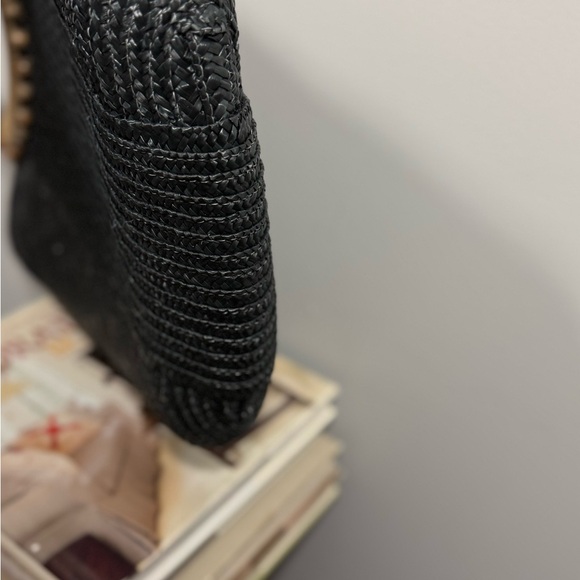 Elegant Black Woven Tote Bag with Wooden Handles - Picture 8 of 11